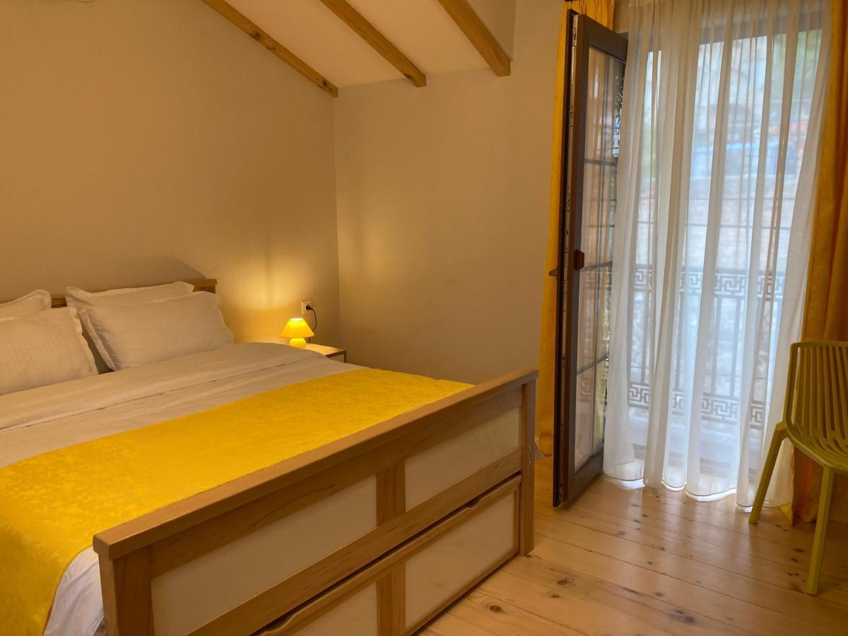 Borjomi Yellow Hotel Buitenkant foto