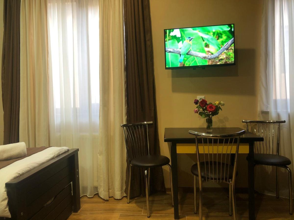 Borjomi Yellow Hotel Buitenkant foto