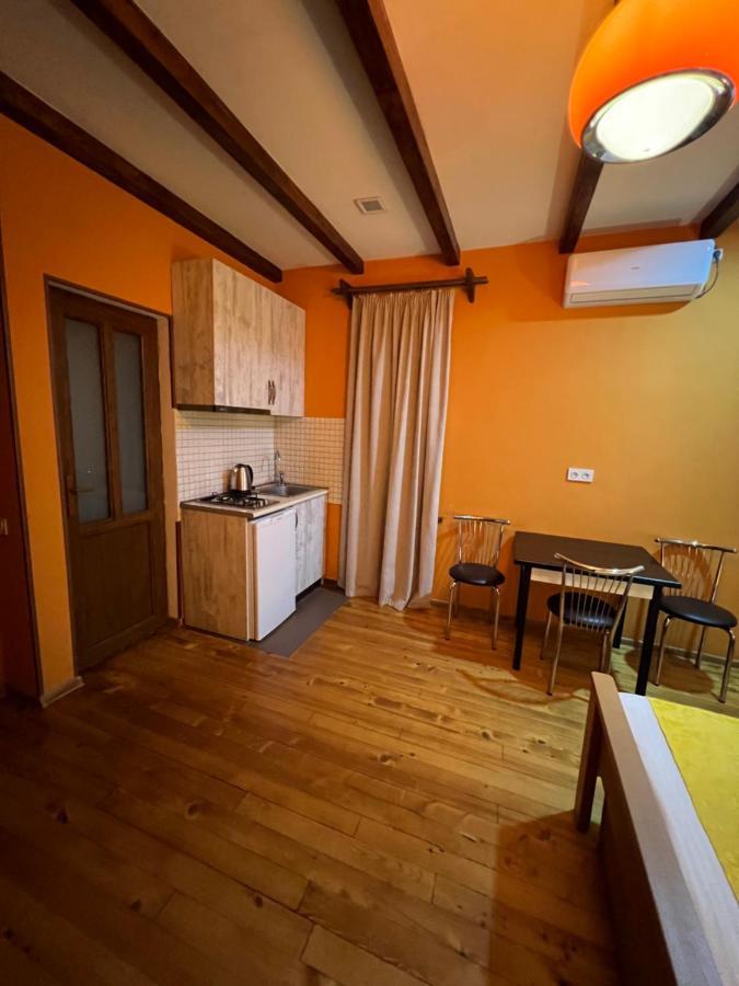 Borjomi Yellow Hotel Buitenkant foto