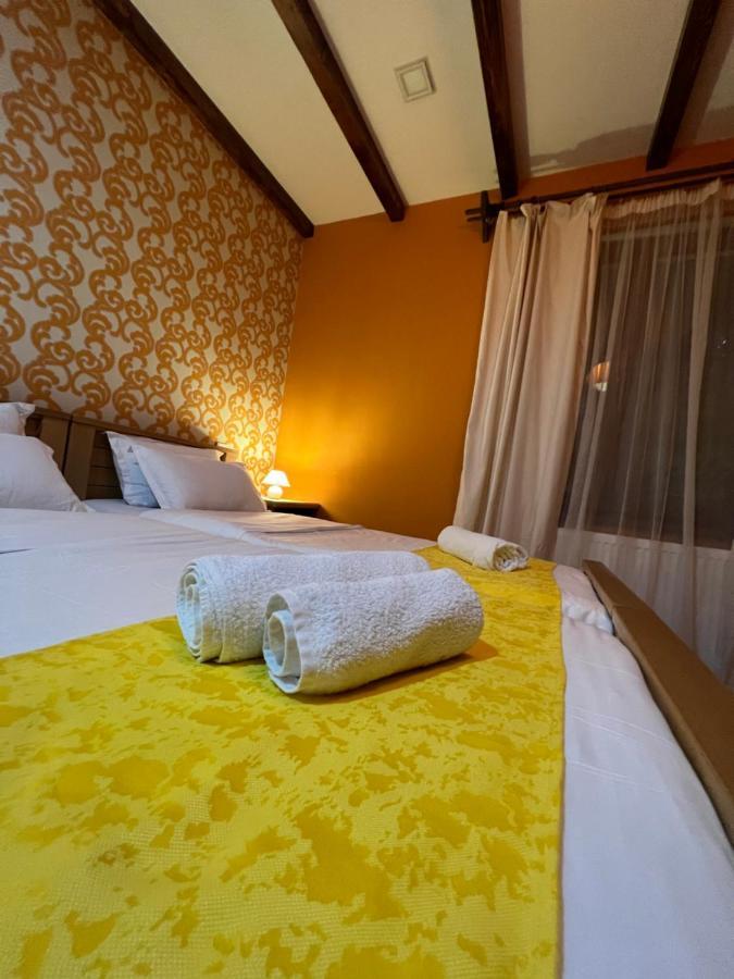 Borjomi Yellow Hotel Buitenkant foto